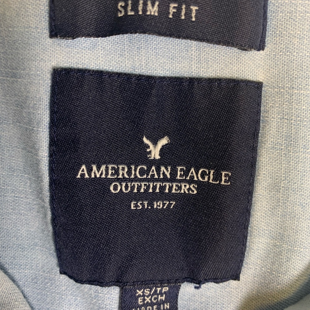 ✨ 2/$25 ✨ American Eagle Outfitters Denim Button Down - Picture 5 of 6